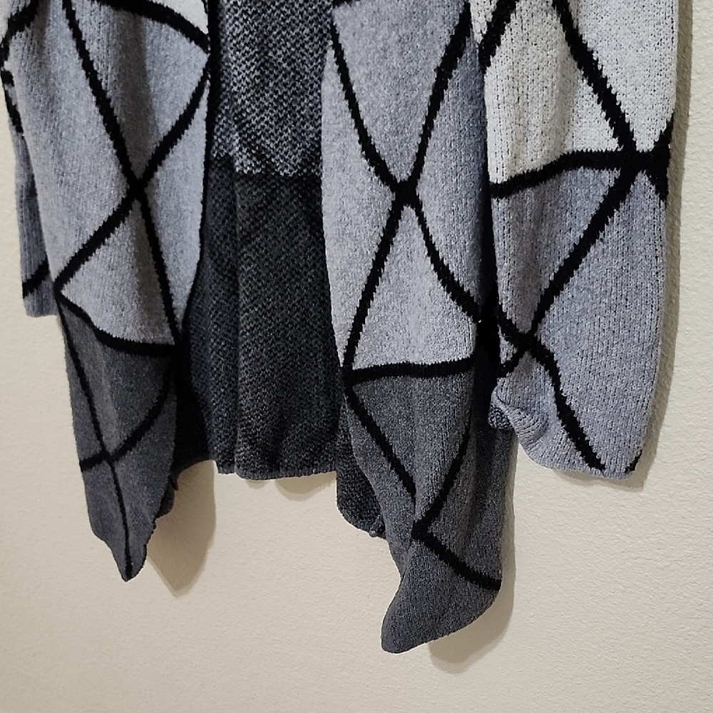 Joseph A Black and Gray Geometric Cardigan - Picture 7 of 12